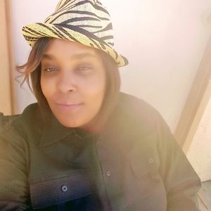 Meet your Posher, Lora